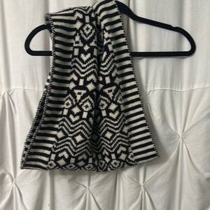 Black and White Geometric Knit Scarf